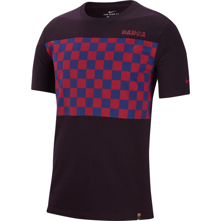 Nike Barcelona Travel Crest T-Shirt product image 1, provided for visual reference and product detail review