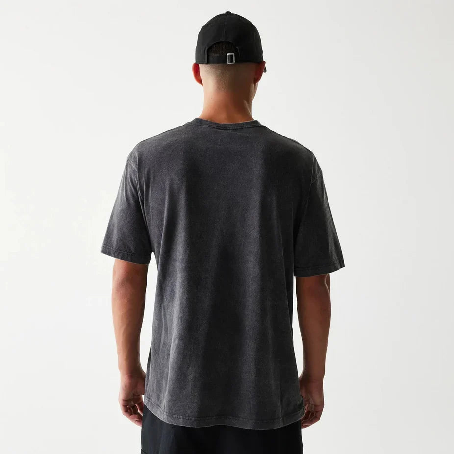 New Era Men San Francisco 49ers Sport Night T-Shirt product image 2, provided for visual reference and product detail review