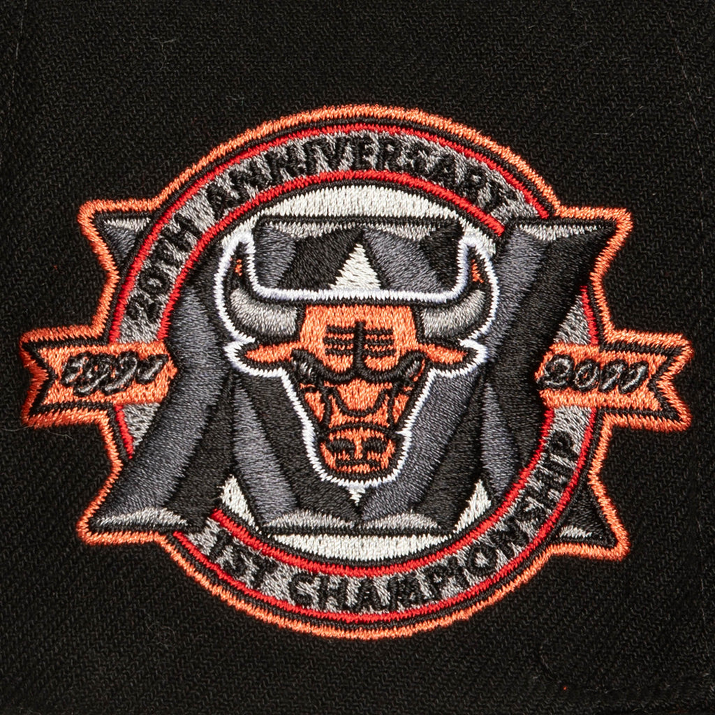 Chicago Bulls Mitchell & Ness Core VI Snapback Hat - Black product image 3