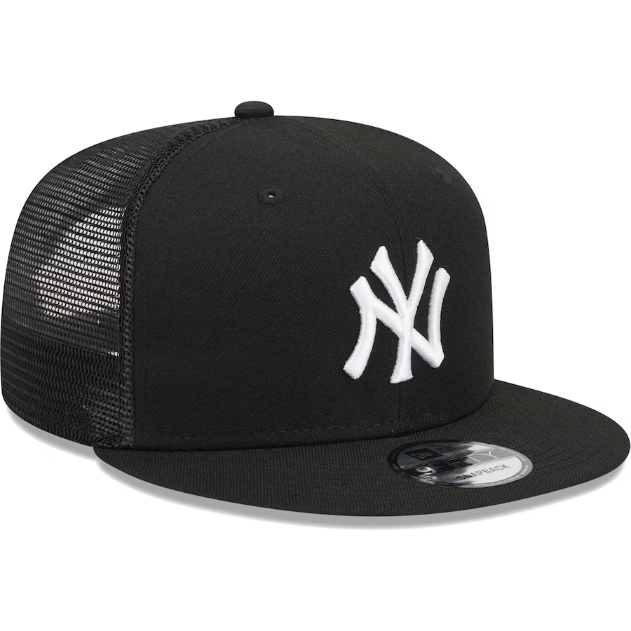 New Era New York Yankees 9FIFTYTrucker Snapback Hat-Black/White product image 1, provided for visual reference and product